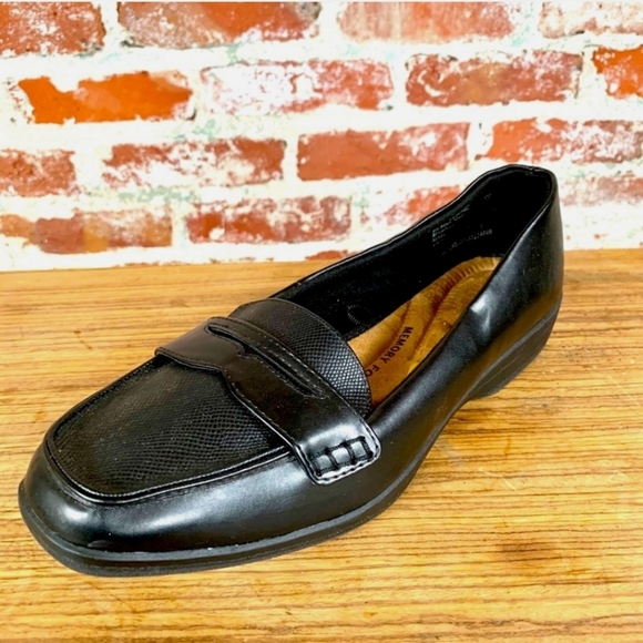 ♡ Black Faux Leather Penny Loafers 11W - Picture 4 of 15